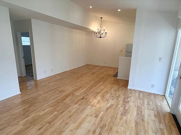 4th image of 1120 N Clark St APT 6