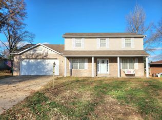 415 Hillcrest Dr, Lebanon, IL 62254