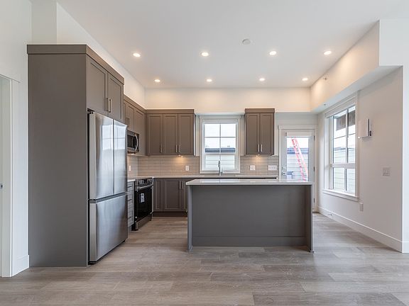 5th image of 22348 North Ave #511