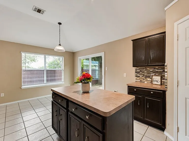 9300 Warren Dr — Photo 5