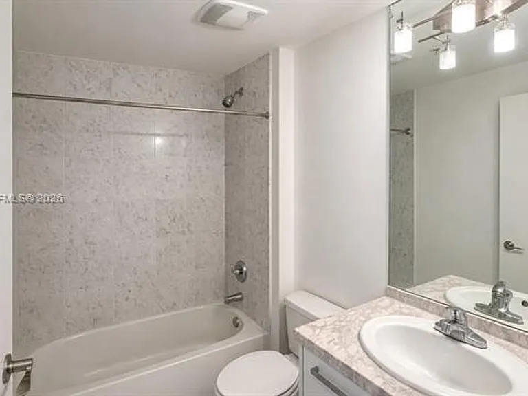 253 NE 2nd St #CU-802 — Photo 16