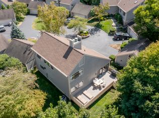 407 W Lyon Farm Dr #407, Greenwich, CT 06831
