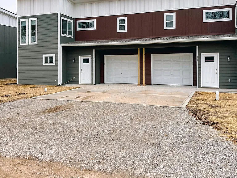 405 Hillcrest Dr #A — Photo 2