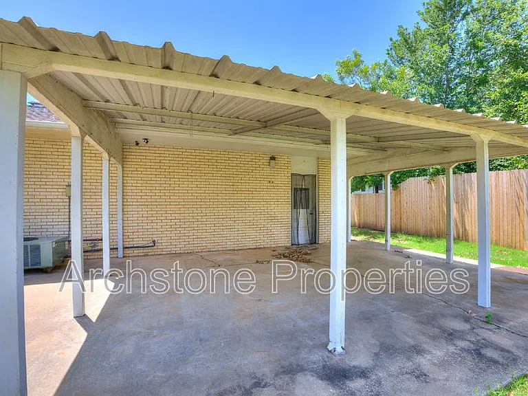 3121 Lakeside Dr — Photo 32