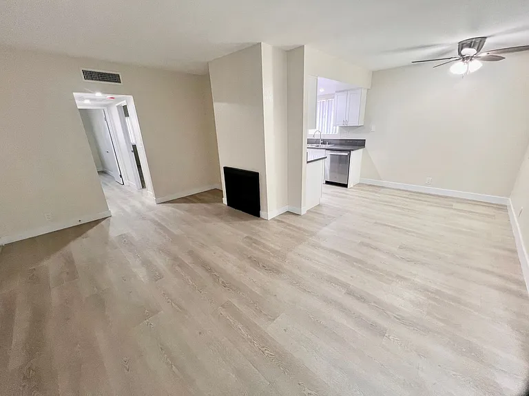 Foothill Apartments — Photo 10