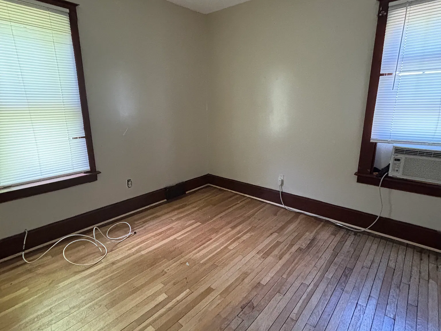 1130 Willow Ave — Photo 4