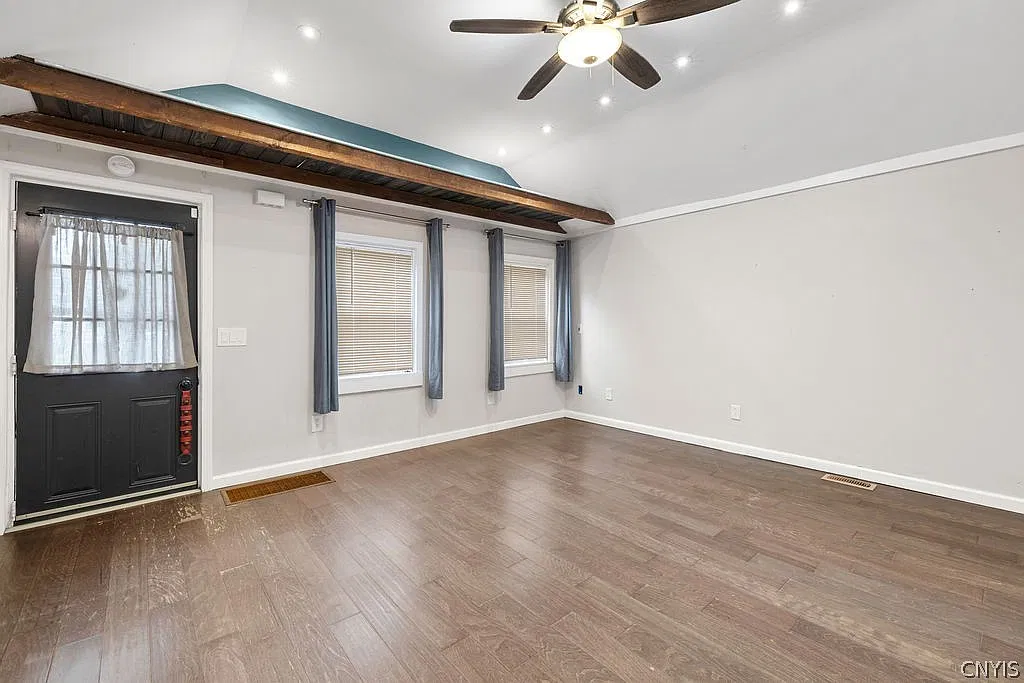 2 bed, 1.5 bath, 784 sqft, $2,000 — Photo 3