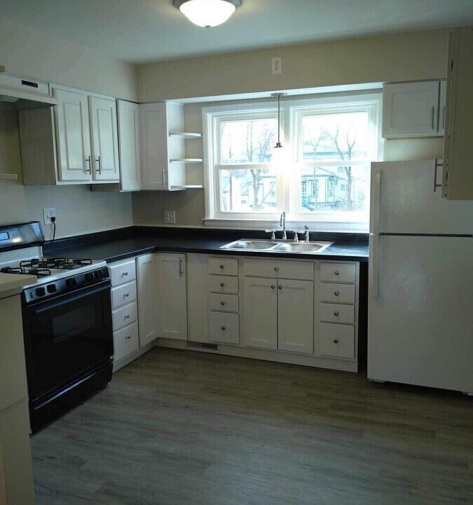 1st image of 217 W Cass St #1E