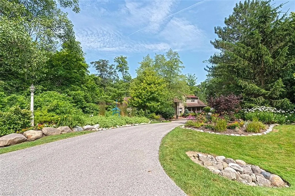 100 Twin Acre Ct photo 1
