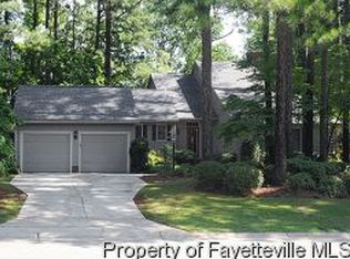 221 Rivenoak Dr, Fayetteville, NC 28303