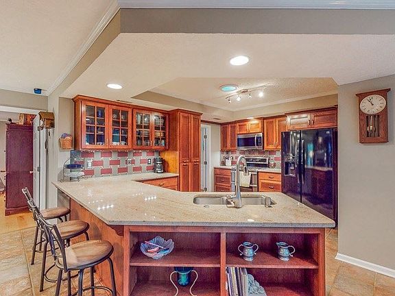 5th image of 4488 Andover Dr