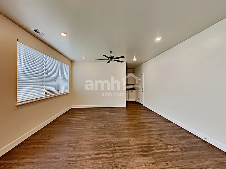 819 Grover Ct — Photo 6