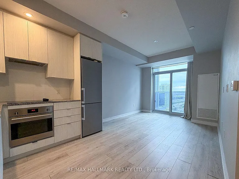 225 Village Green Sq W #605 — Photo 8