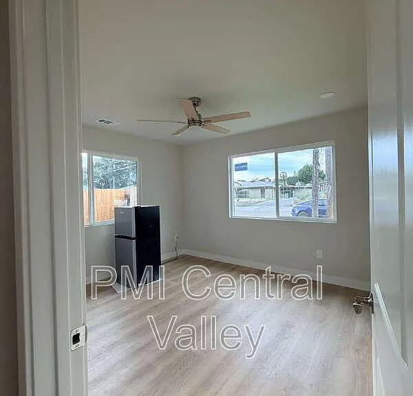 1710 Waverly Dr — Photo 13