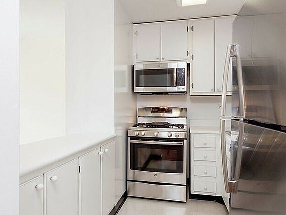 4th image of 330 E 39th St APT 18p