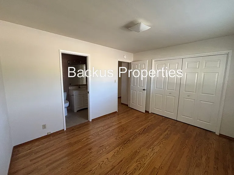 211 Chaucer Dr — Photo 14