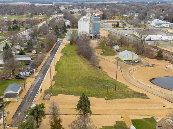 506 1st St N, Montgomery, MN 56069