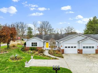 1 Wintry Dr, Hendersonville, NC 28792