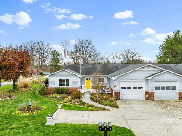 1 Wintry Dr, Hendersonville, NC 28792