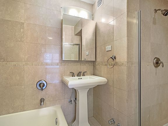 5th image of 20 Park Ave APT 15F