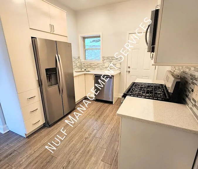 6010 Butler St — Photo 2