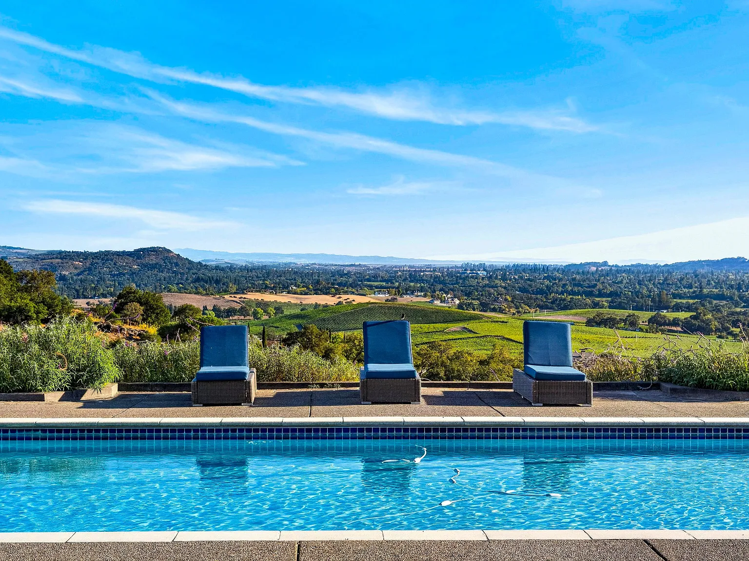 4 bed, 5.5 bath, 6370 sqft, $25,000 — Photo 4