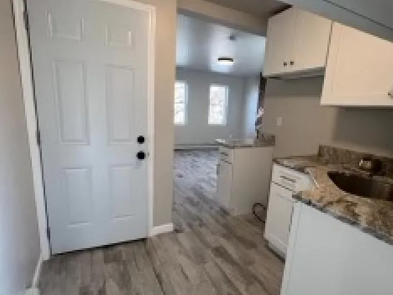 1022 Sewall Ave — Photo 5