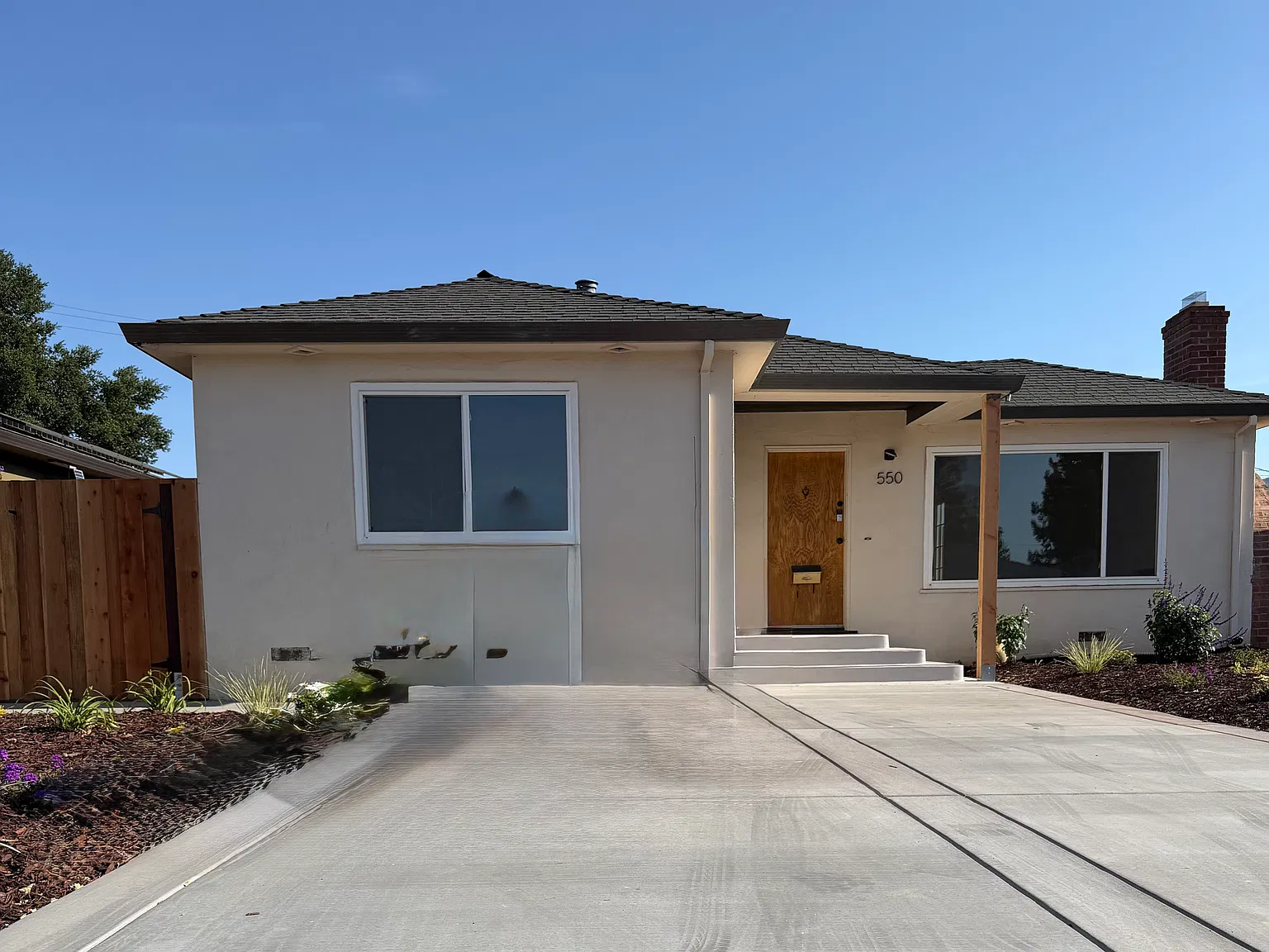 3 bed, 1250 sqft, $3,599 — Photo 1