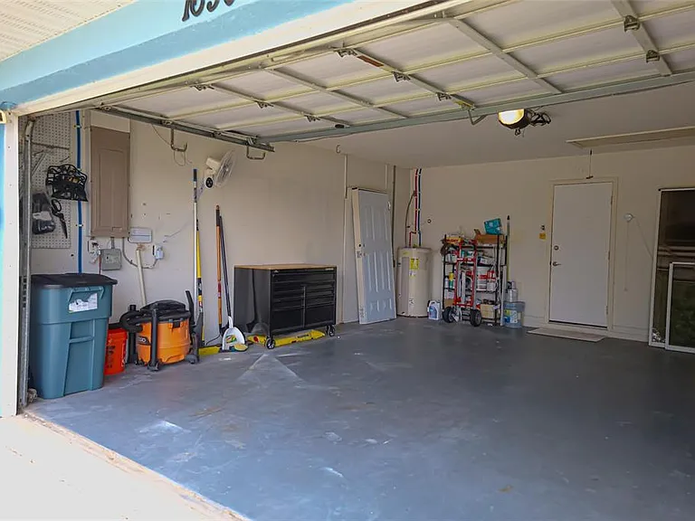 1690 Waxwing Ct — Photo 38