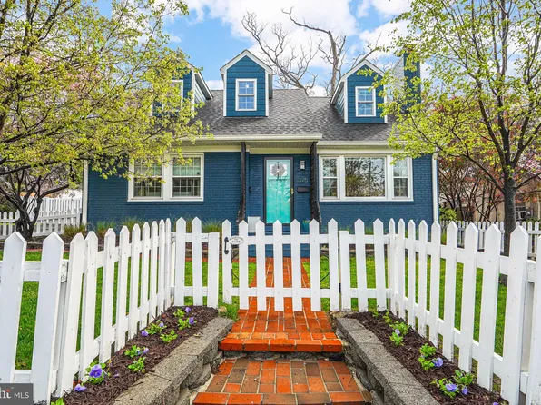 375 S George Mason Dr, Arlington, VA 22204