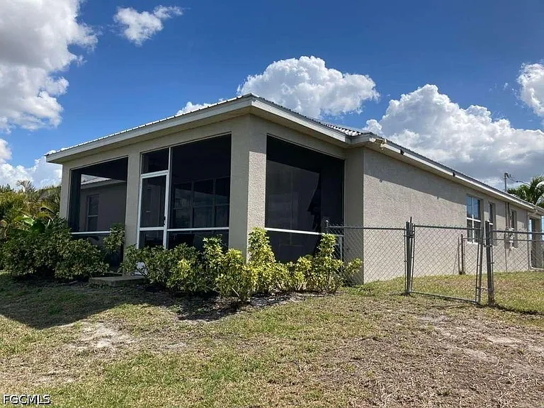 2637 NW 1st St — Photo 13