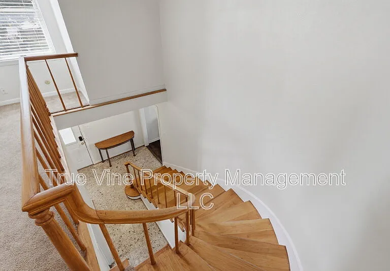 2423 W Gramercy Pl — Photo 4