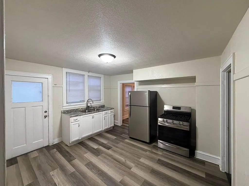 2736 N 52nd St - 2736A N 52nd St (Upper) — Photo 2