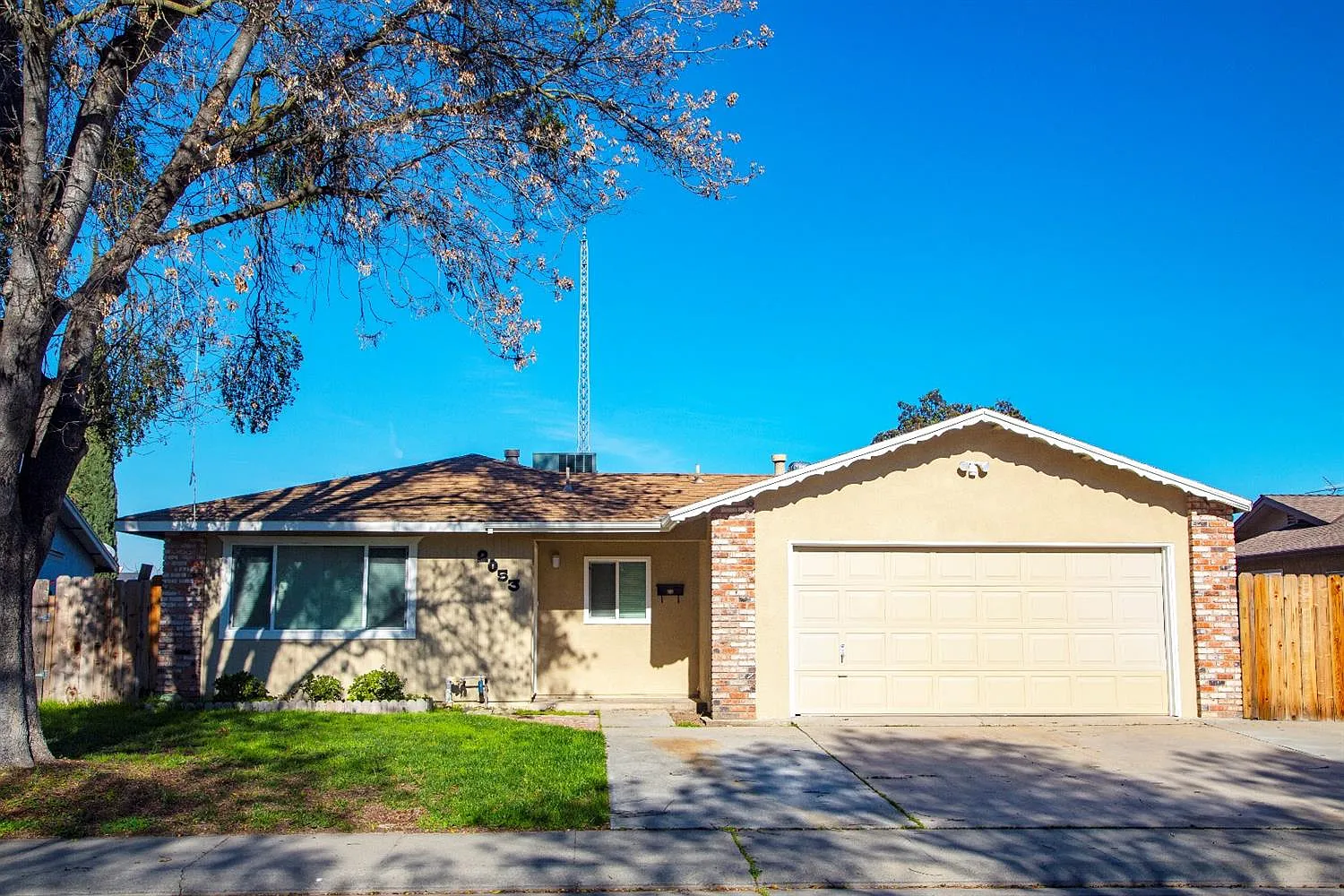 2053 Milford Ln photo 1