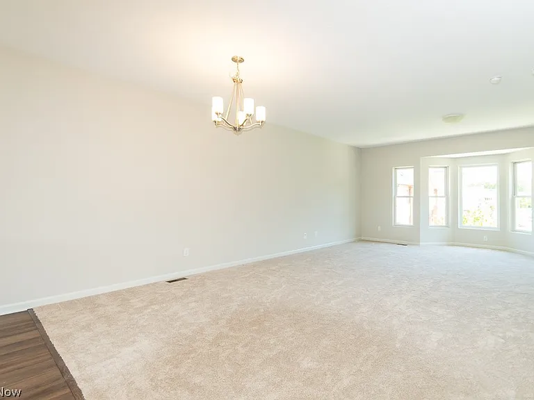 27 Ashbourne Dr — Photo 15