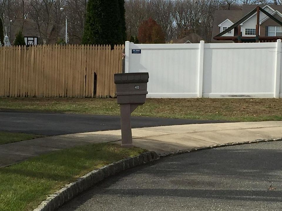 2nd image of 40 Teakwood Dr