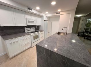 4878 NW 97th Pl, Doral, FL 33178