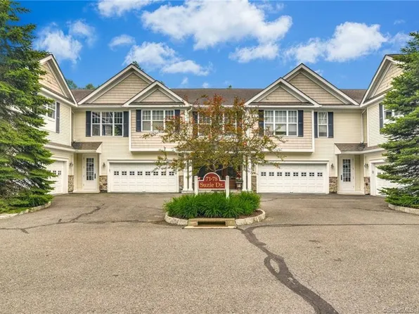 76 Suzie Drive #76, Newtown, CT 06470