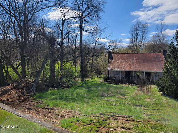 4th image of 915 W Highway 11e