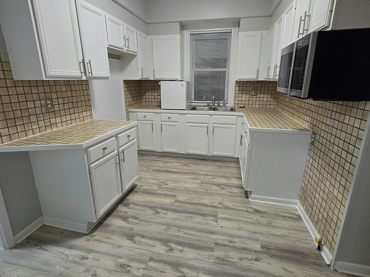 2 bed, $1,550 — Photo 2