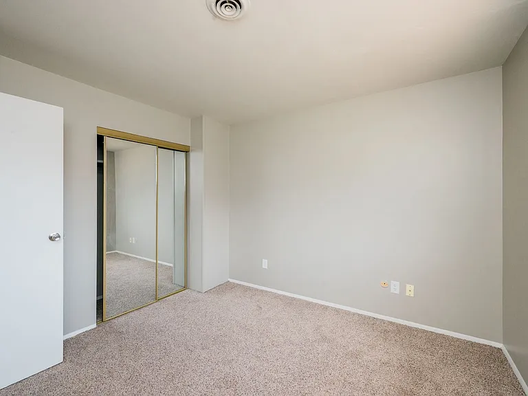4002-4032 E Shaffer Ave — Photo 31