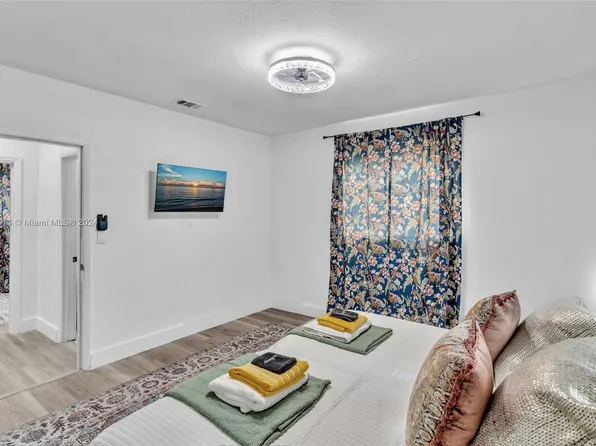 16921 NE 7th Ct, North Miami Beach, FL 33162