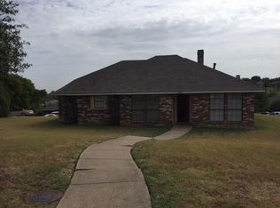 1004 Parlay Cir, Dallas, TX 75211
