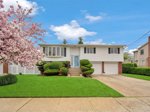 117 Washington Place, Massapequa, NY 11758