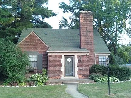 835 W Hazelhurst St photo 1