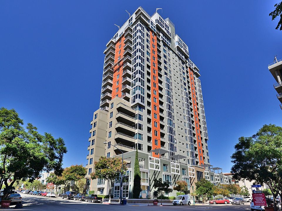 1st image of 300 W Beech St Unit 1107