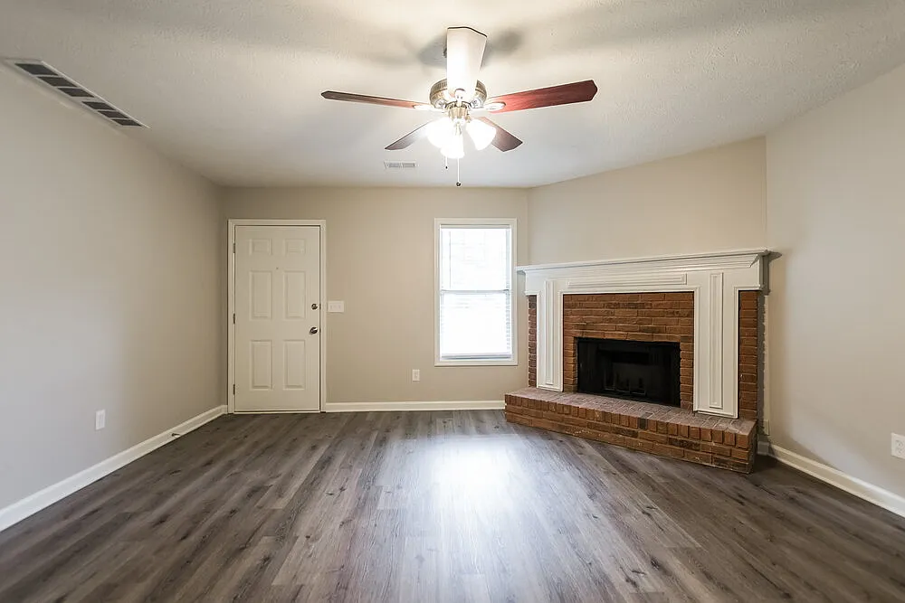 3 bed, 2.0 bath, 1248 sqft, $1,770 — Photo 4