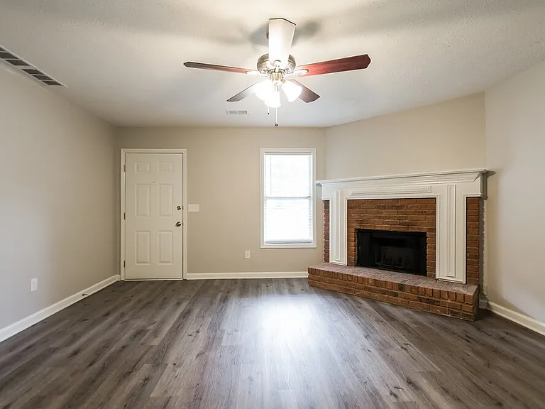 3224 Valley View St — Photo 4