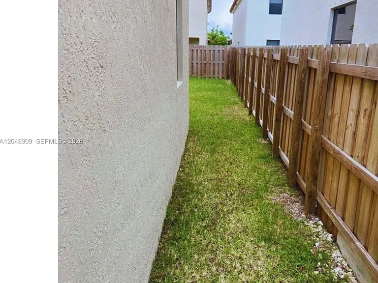 132 NE 24th Ave — Photo 22