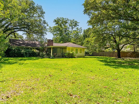 2nd image of 1305 Bayou Dr